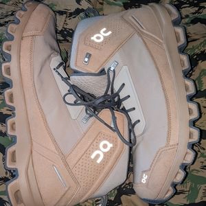 On cloud-ridge Sand rock hiking boots
